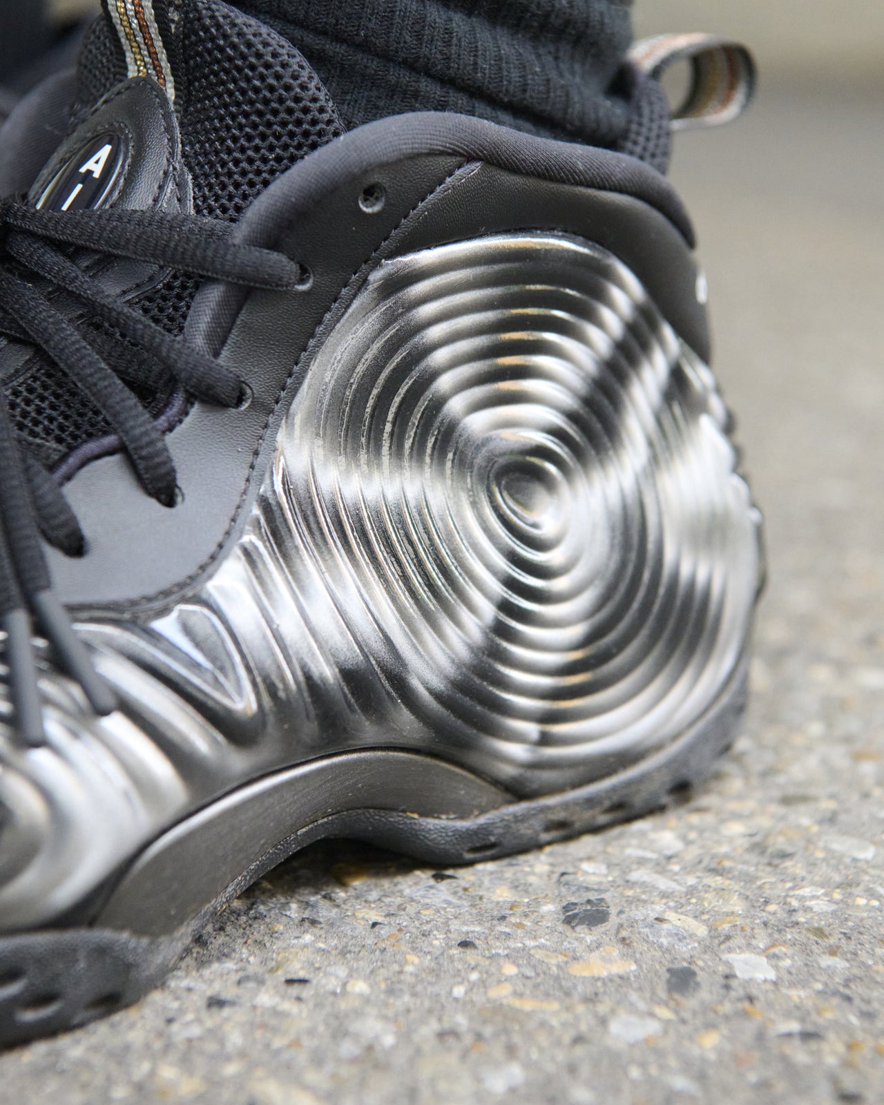 Nike Air × COMME des GARÇONS HOMME PLUS 「FoampositeOneOLYMPIC」側面デザイン寄り