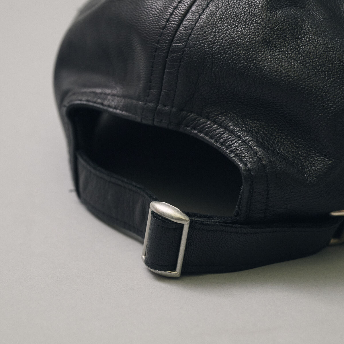 stussy レザーキャップ　バックル