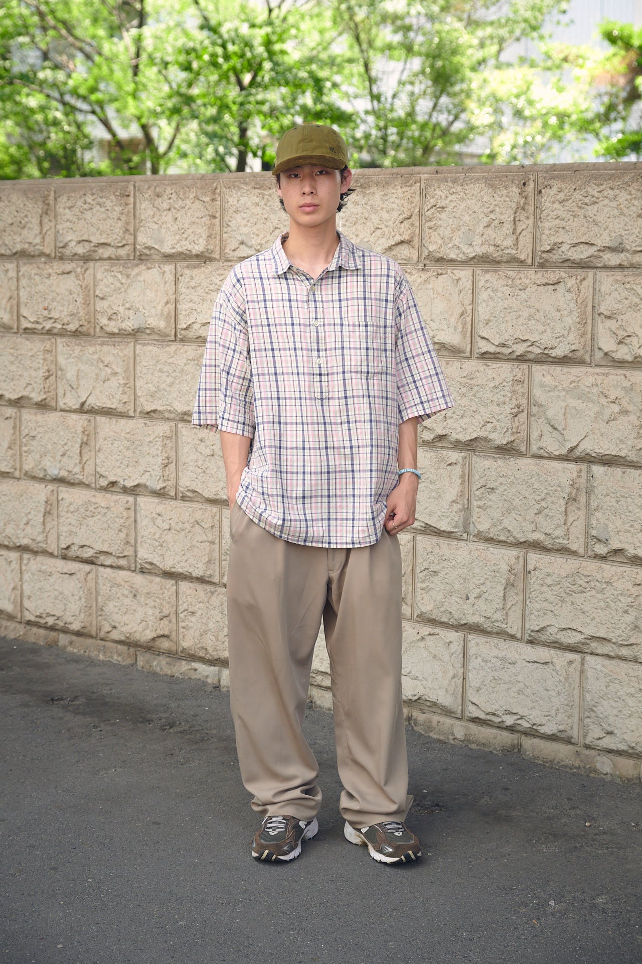ニューバランス725を履いた工藤快音さん　全身