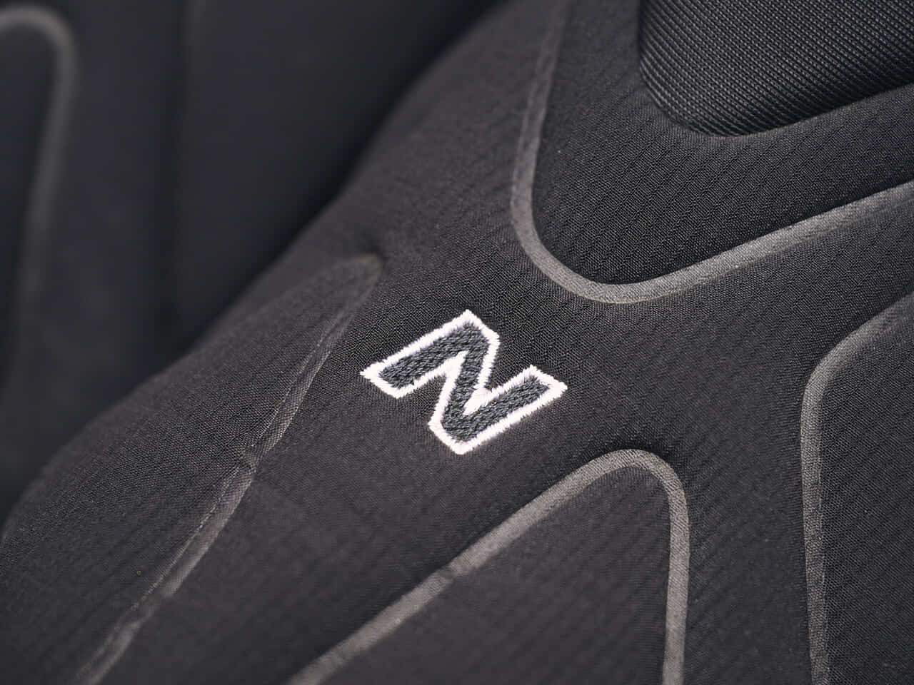 New Balance 「ML610SPB」 ロゴ
