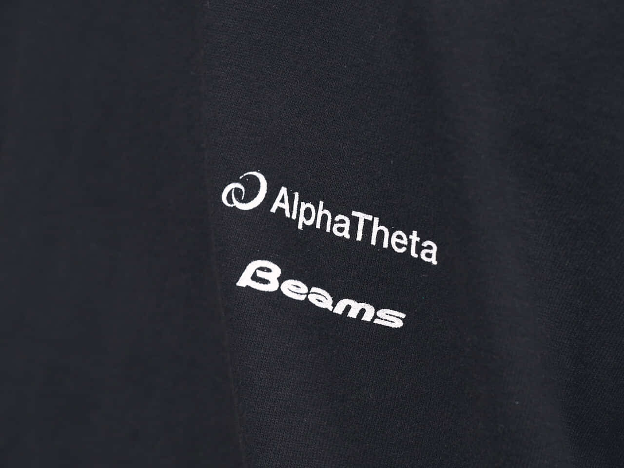 ビームスとAlphaThetaのコラボTシャツ