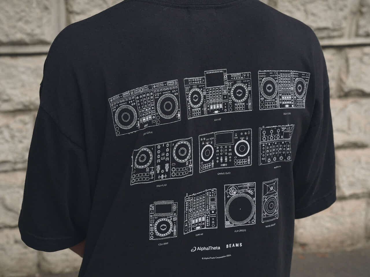 ビームスとAlphaThetaのコラボTシャツ バックプリント