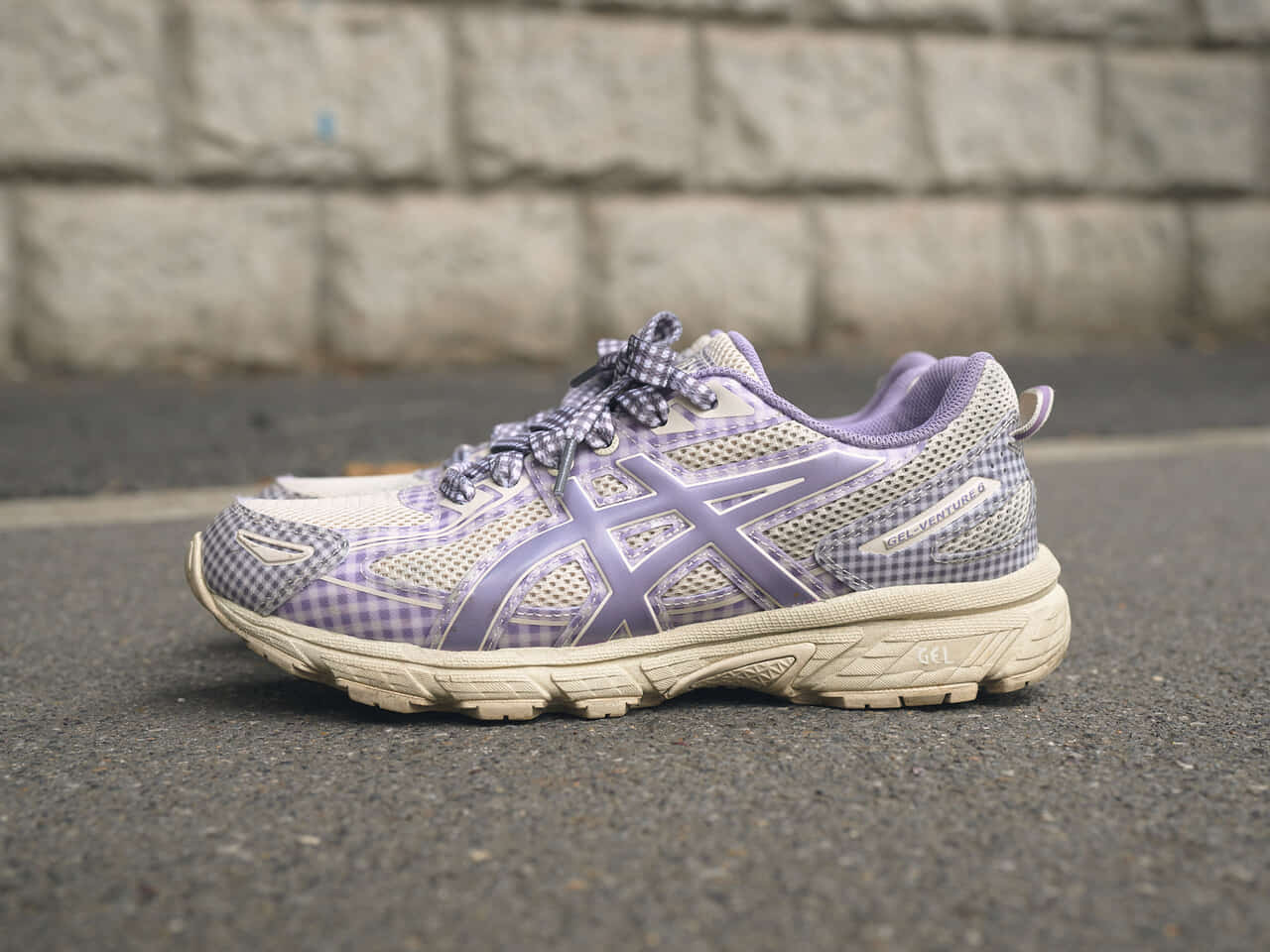 Asics × STORY mfg. 「Gel-Venture」スニーカー サイド