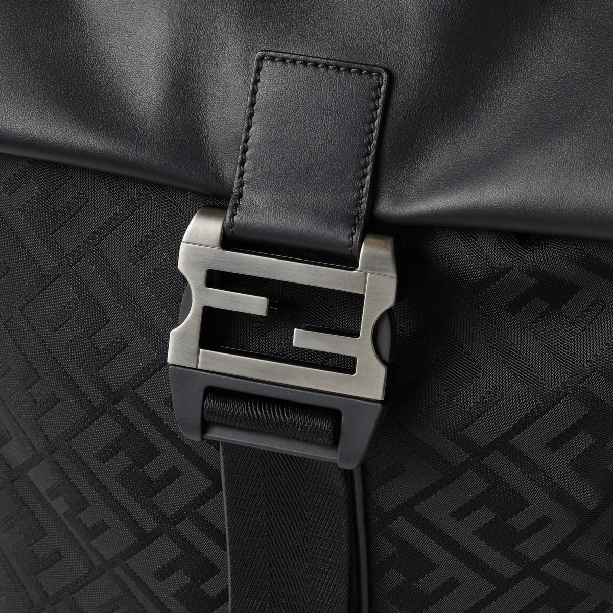 FENDI FLUX BACKPACK　ナイロン ロゴ