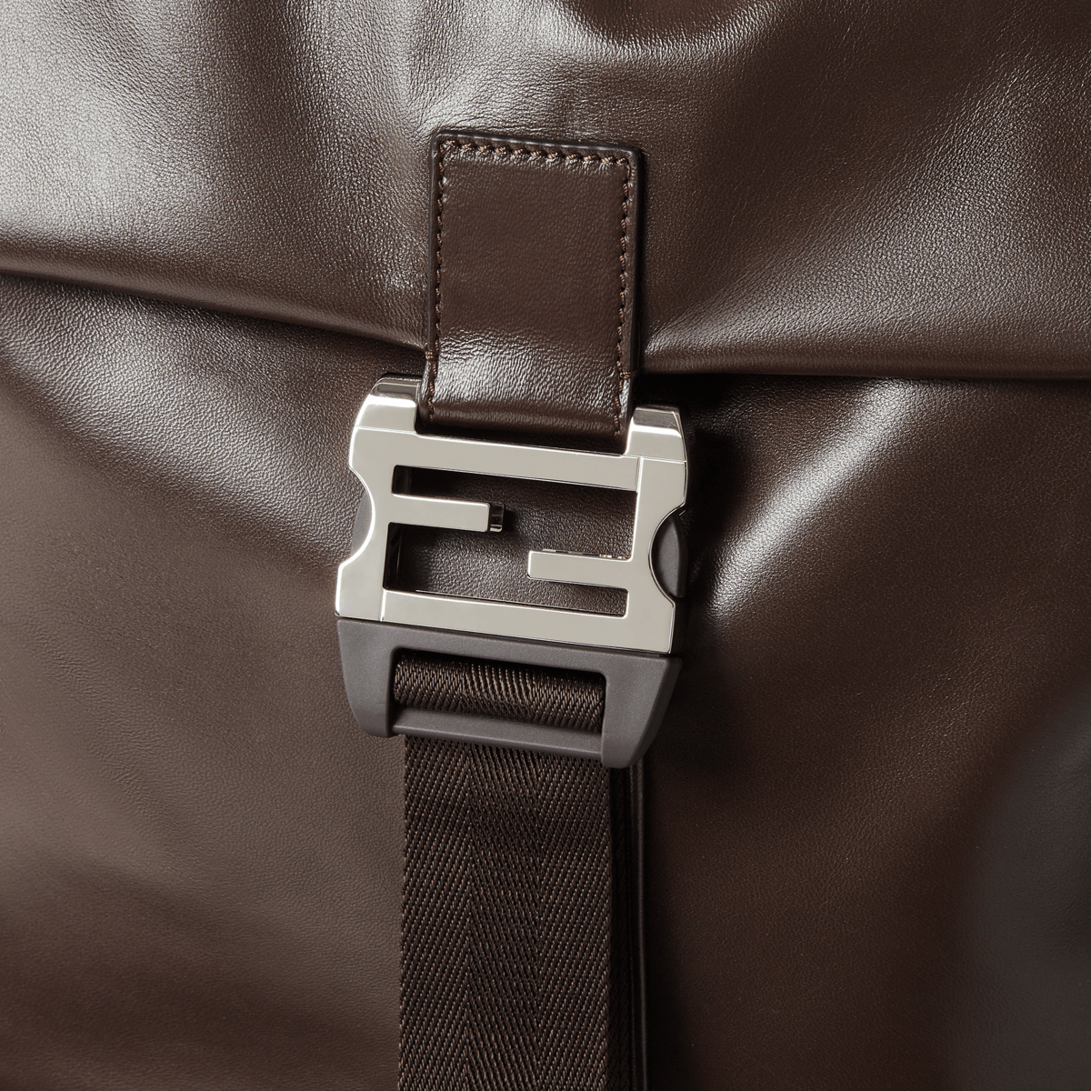 FENDI FLUX BACKPACK　チョコレートブラウン ロゴ