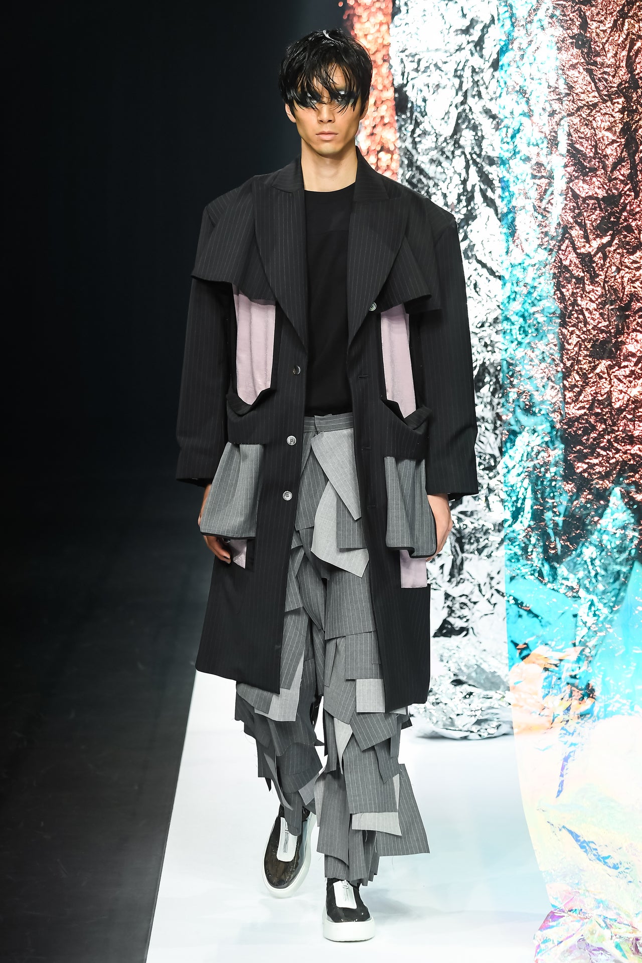 「ヴィヴィアーノ・スー」の3回目のコレクション、2018年秋冬のランウェイ2