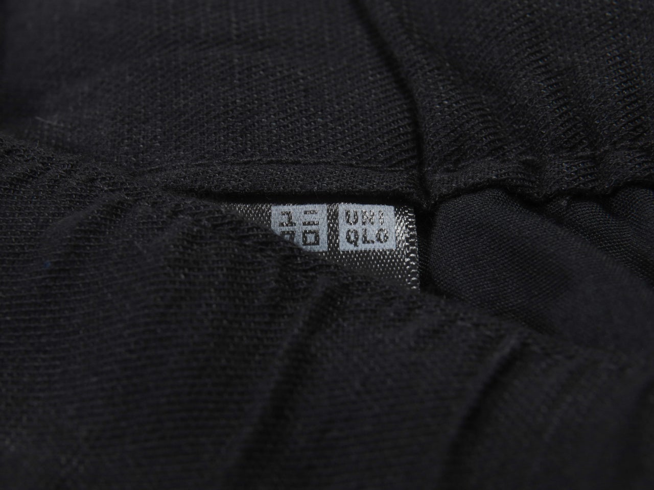 ユニクロの最強冷感パンツ…完売前に買うべき「黒い涼品パンツ」３選をエディターと服好きモデルが試着＆本音レビュー！