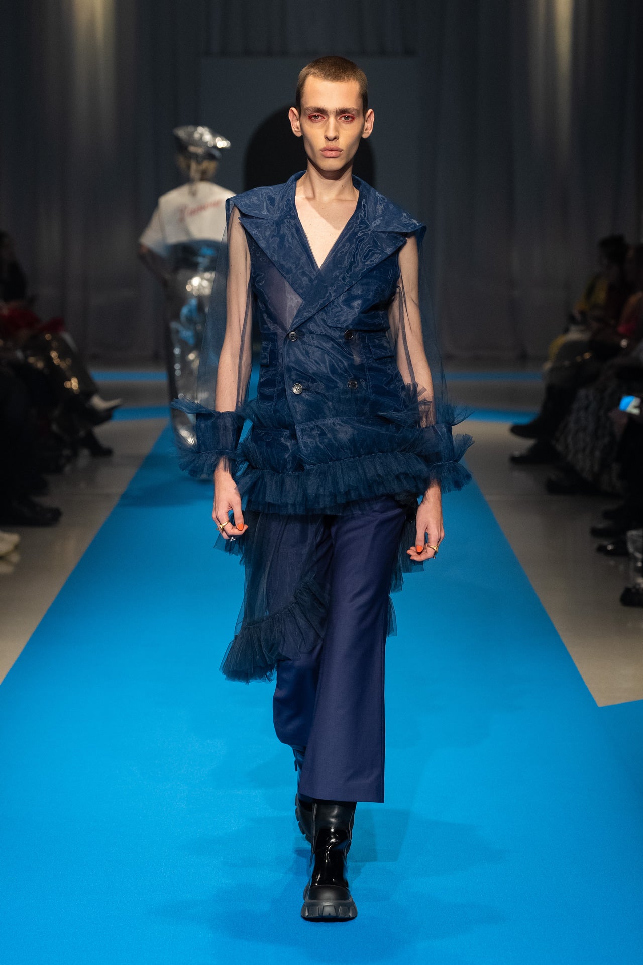 「ヴィヴィアーノ(VIVIANO)」 2024年春夏コレクションのランウェイショー