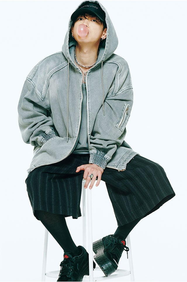 俳優の佐藤健さん。メンズノンノ2025年8・9月合併号に掲載の写真２
