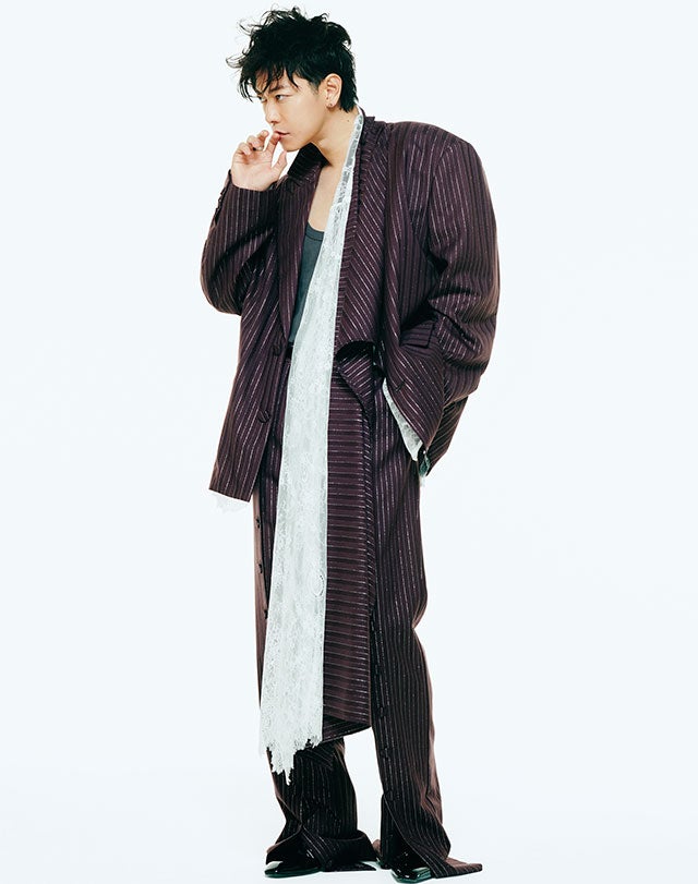 俳優の佐藤健さん。メンズノンノ2025年8・9月合併号に掲載の写真３