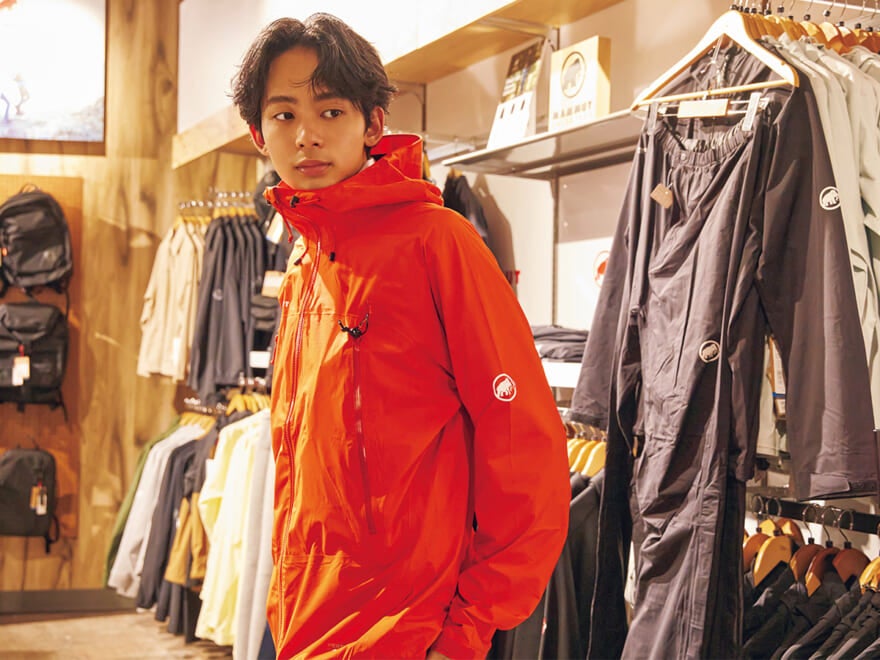 登山初心者モデルが潜入。「Alpen TOKYO」で登山用品をディグってみた！レインウェア、登山靴、ザックetc…【Hello,my hike!】
