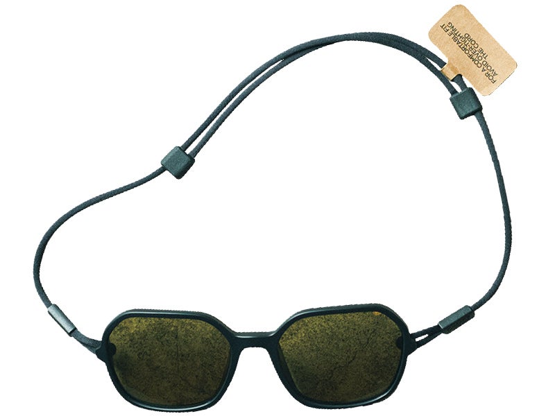 サイドアームをコードに置き換えたオンブラズのCAMMINA Armless Sunglasses（￥28,600）