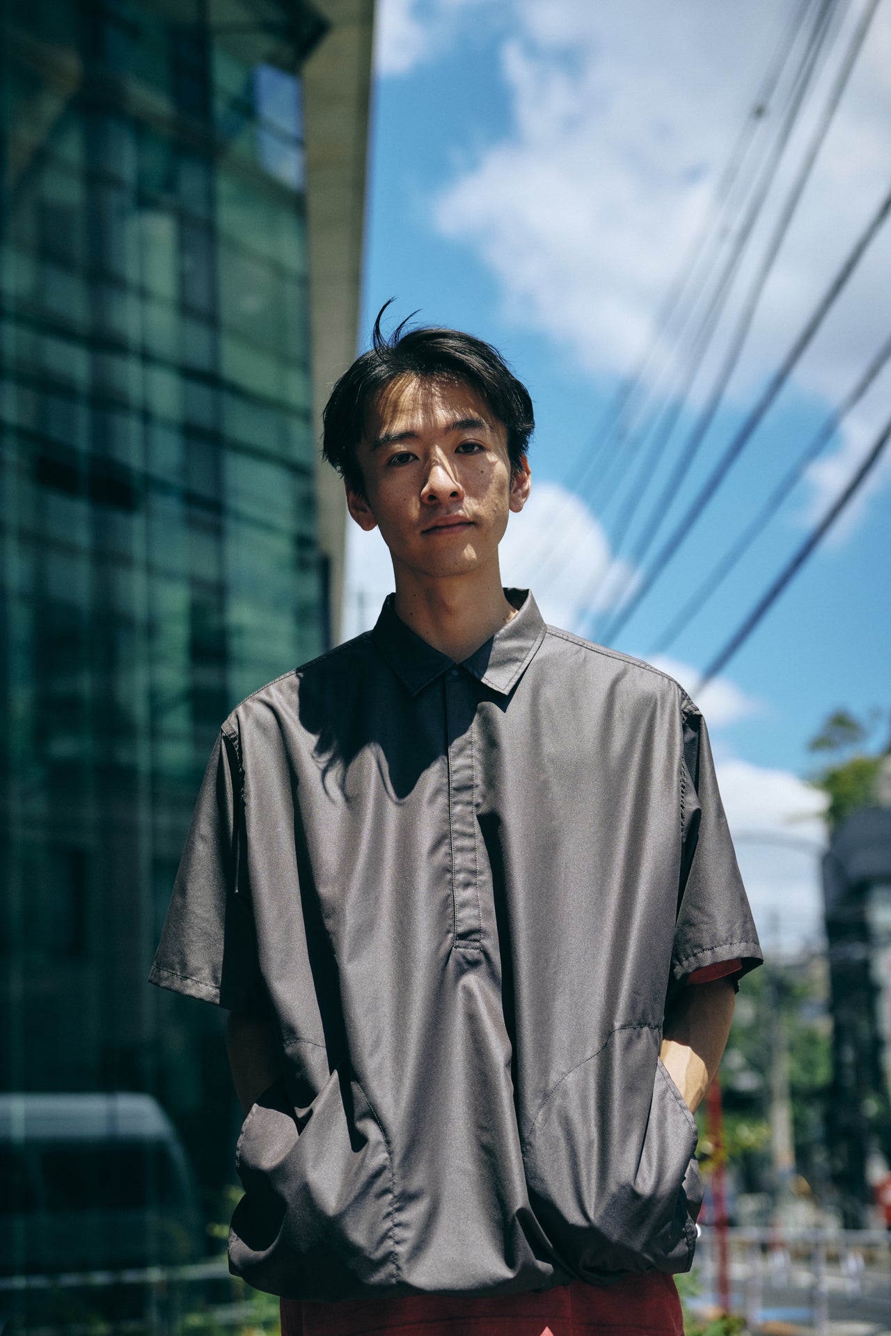 ①〈Sasquatchfabrix.×tokyovitamin×FUTURE ARCHIVE〉のトラックパンツのオシャレな着こなしの寄り