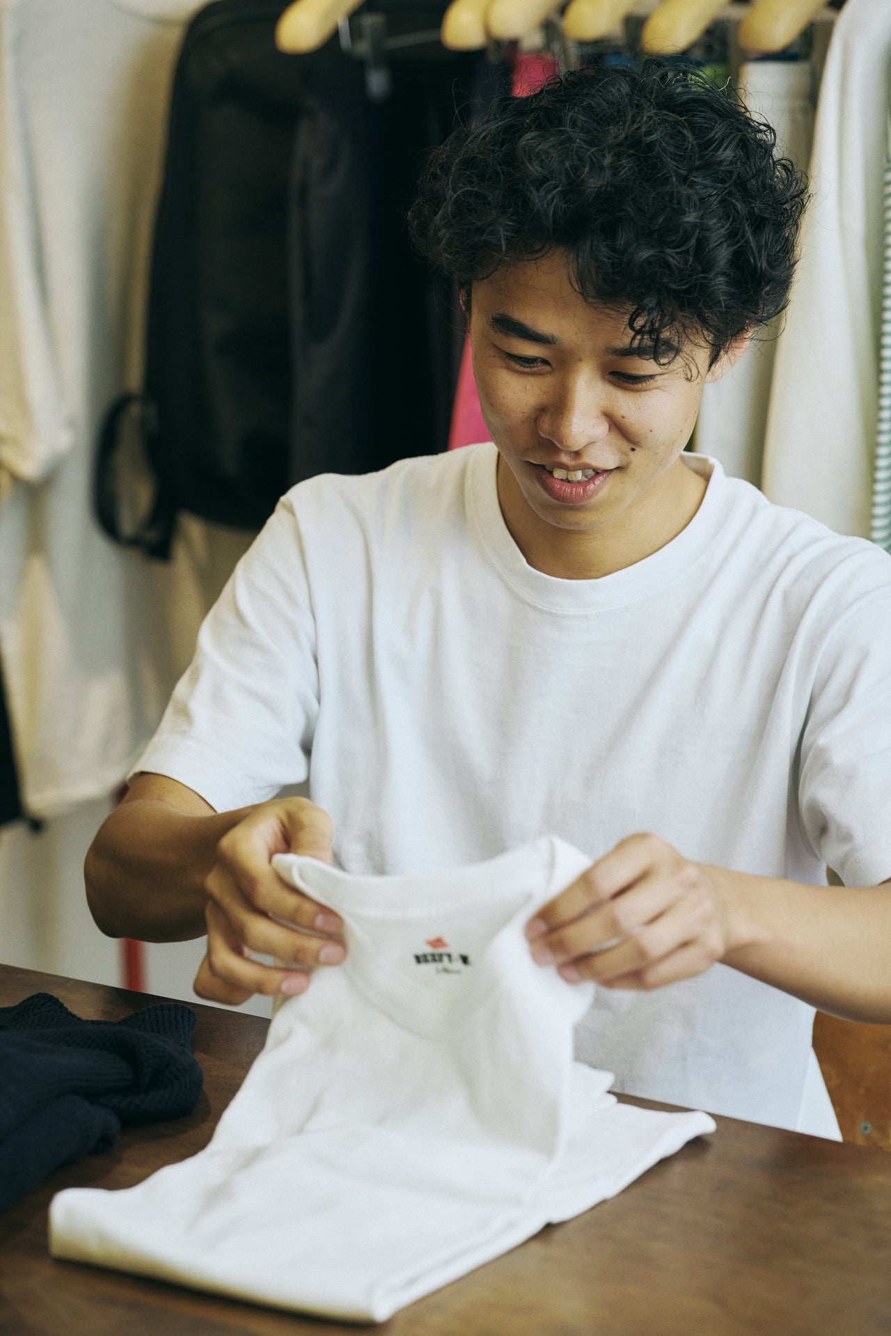 オシャレな人が買ってよかった〈HANES〉の白いパックTと吉池さん 2