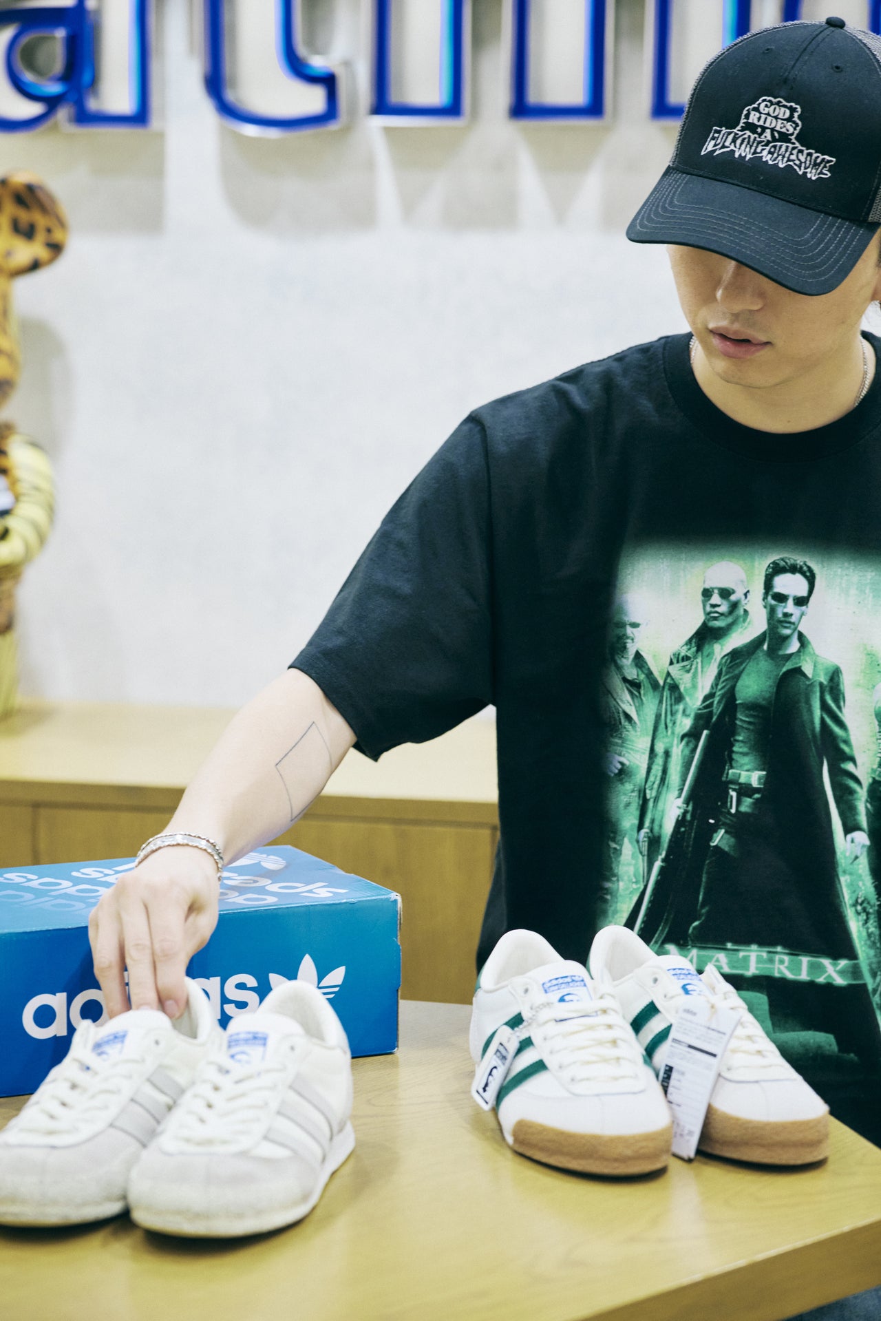 オシャレな人が買ってよかったアディダスのスニーカー〈LIAM GALLAGHER × ADIDAS ORIGINALS〉の「LG2 SPZL」と福田さん