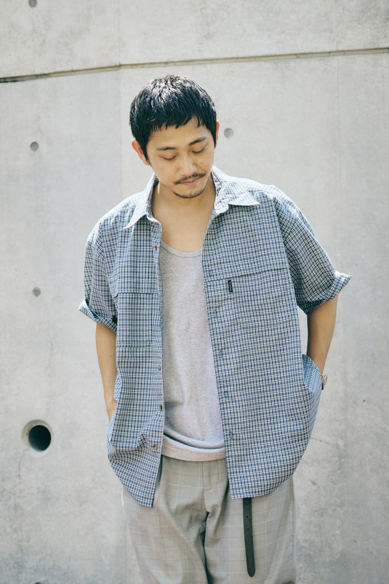 ②〈Foxfire×FREAK'S STORE〉のチェックシャツのオシャレな着こなし