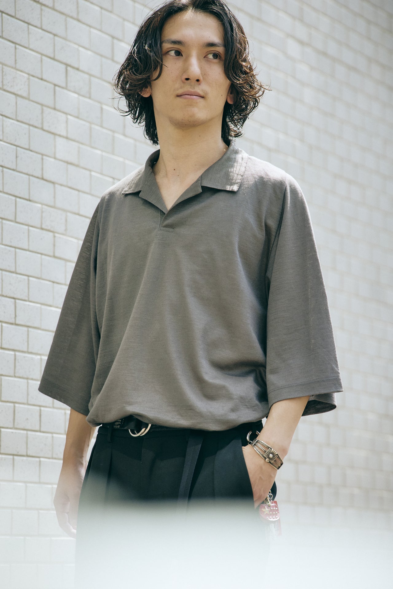 ④〈LOOP315×JOURNAL STANDARD〉のポロシャツのオシャレな着こなし
