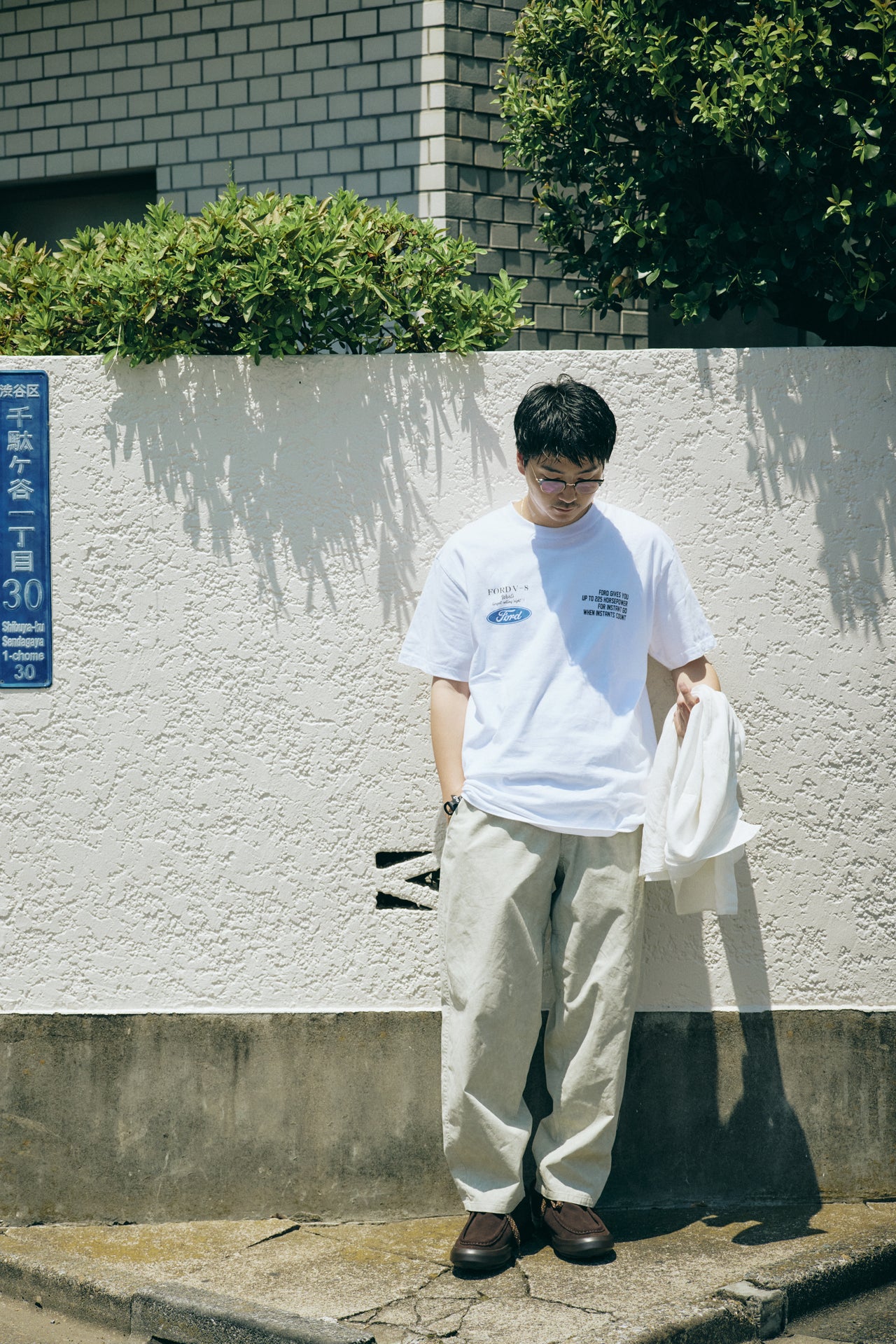 ③〈GOOD ROCK SPEED for BEAUTY&YOUTH〉のTシャツのオシャレな着こなしの全身
