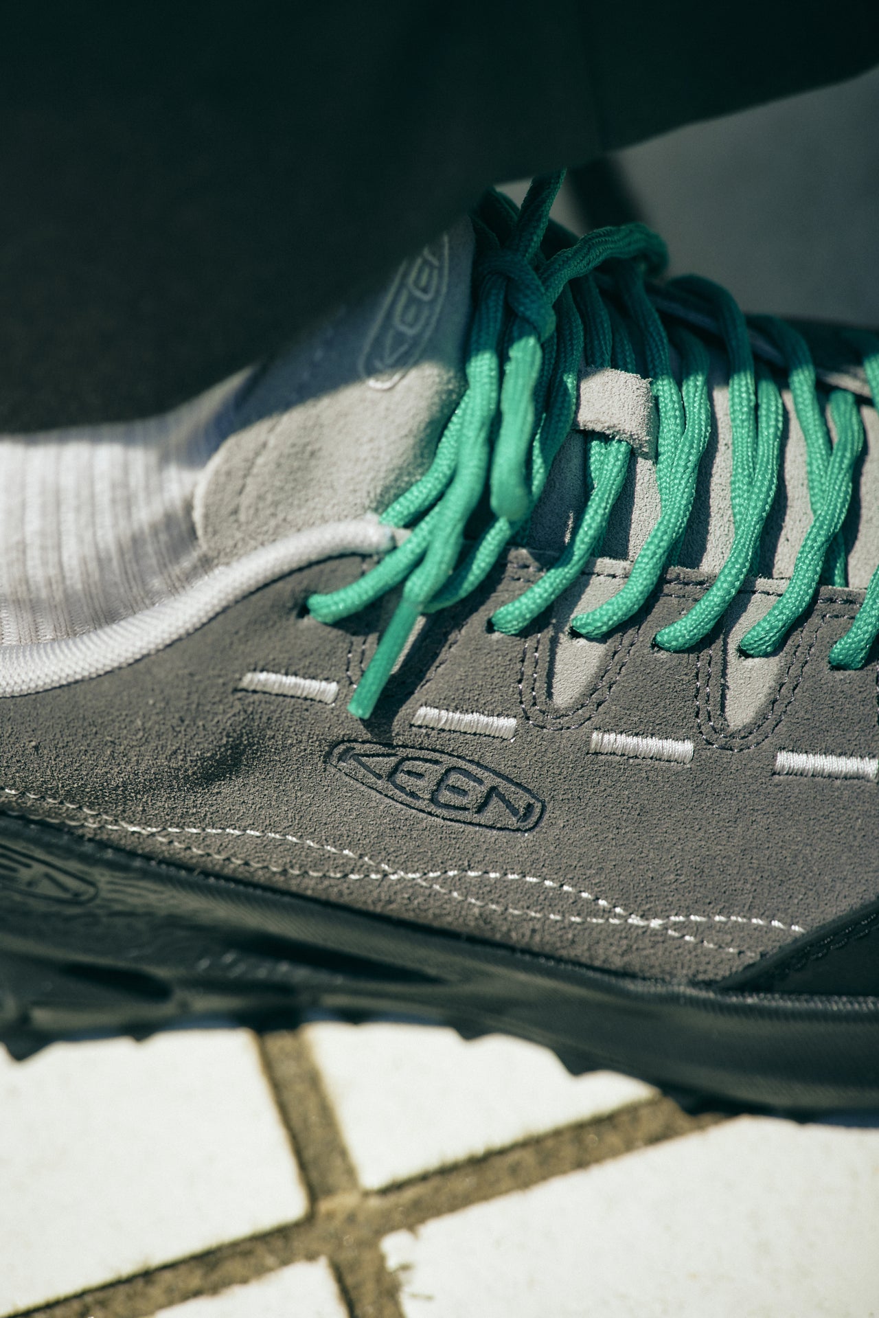 オシャレな人が買ってよかった〈KEEN BEAUTY&YOUTH EXCLUSIVE〉のコラボスニーカー　寄り