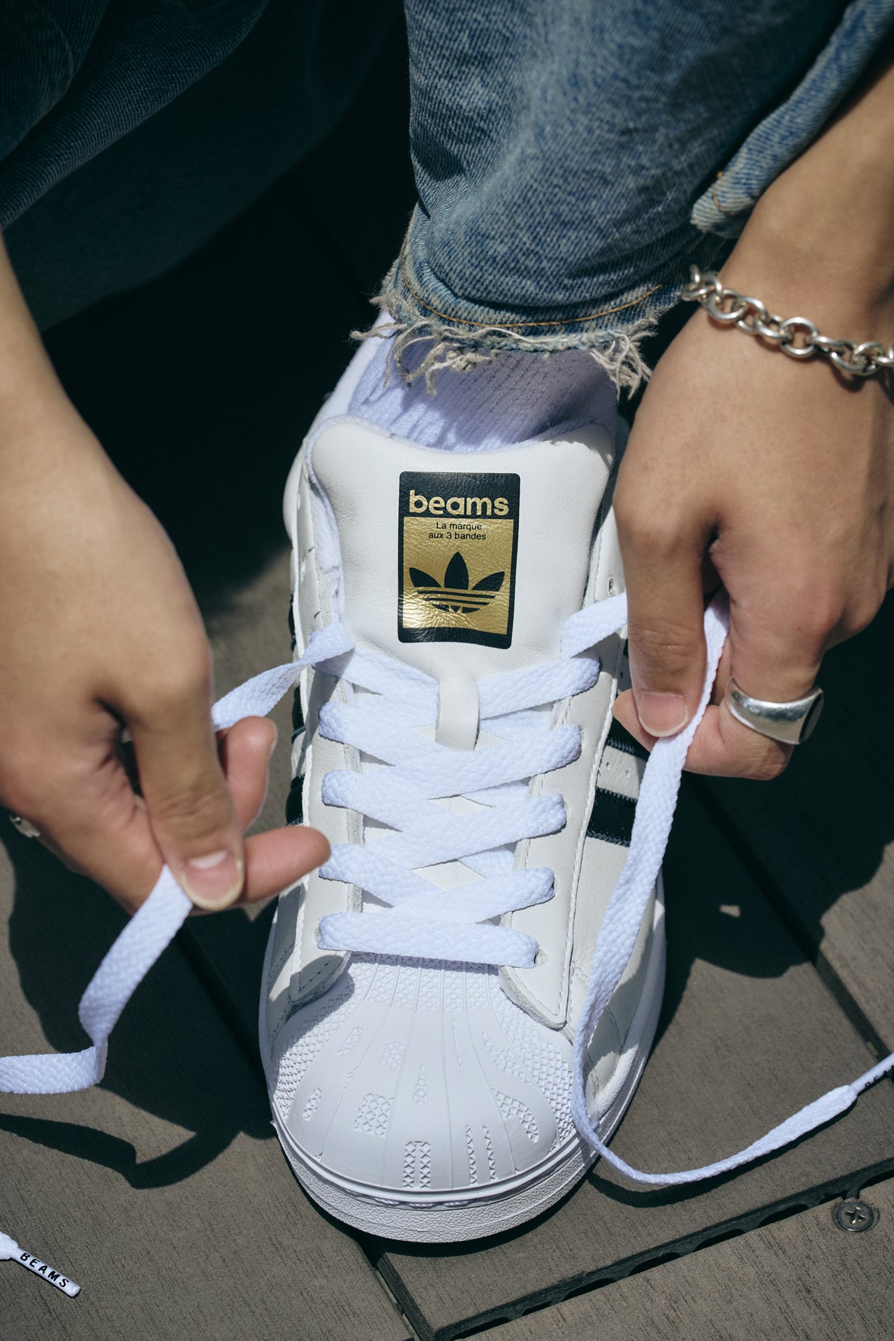 オシャレな人が買ってよかった〈adidas×BEAMS〉のコラボスニーカー　寄り