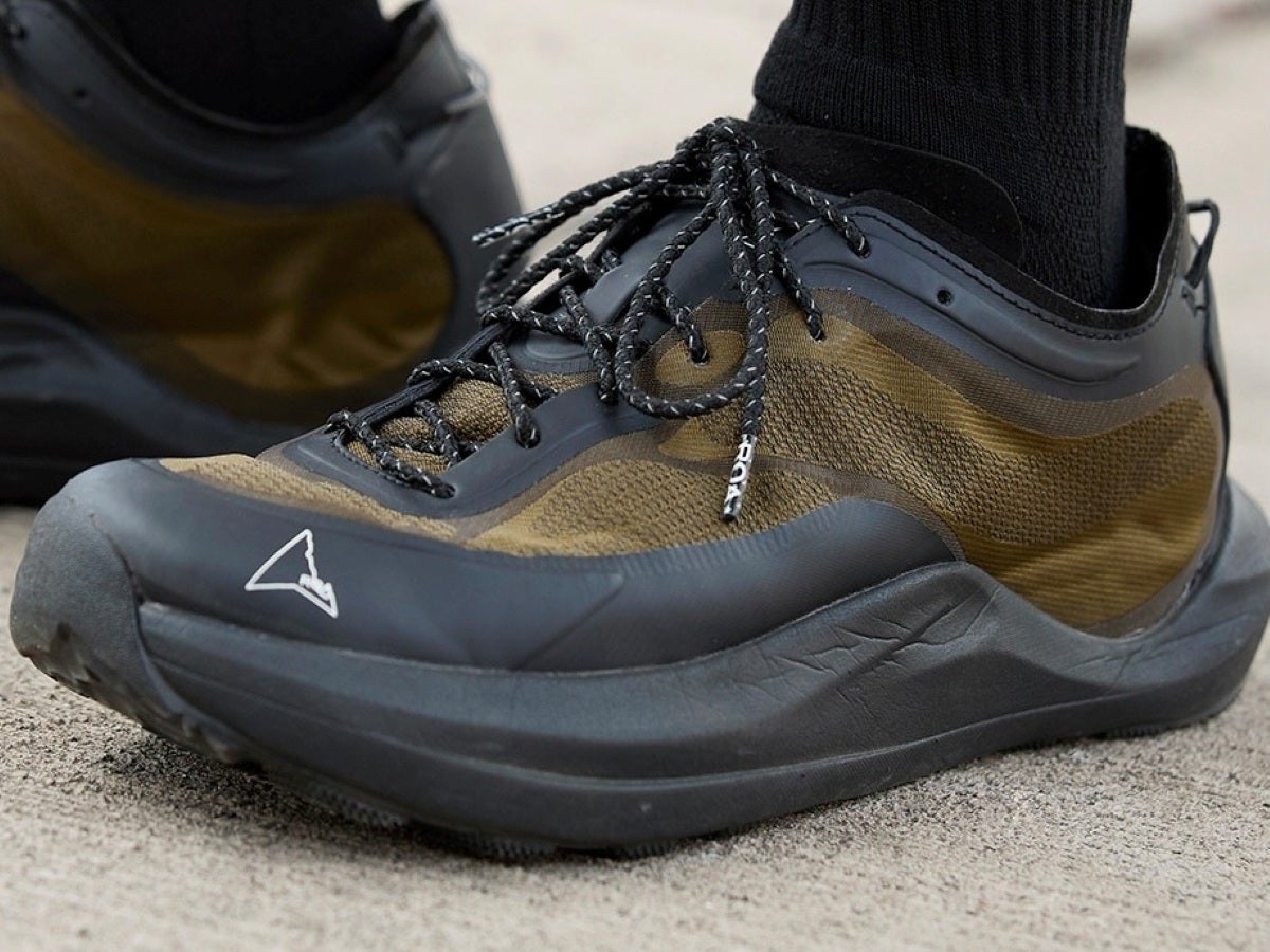 アウトドアな「ロア」もローテクな「アディダス」も。対照的な2足が頼もしい！【夏のメジャースニーカースナップ／DAY22】