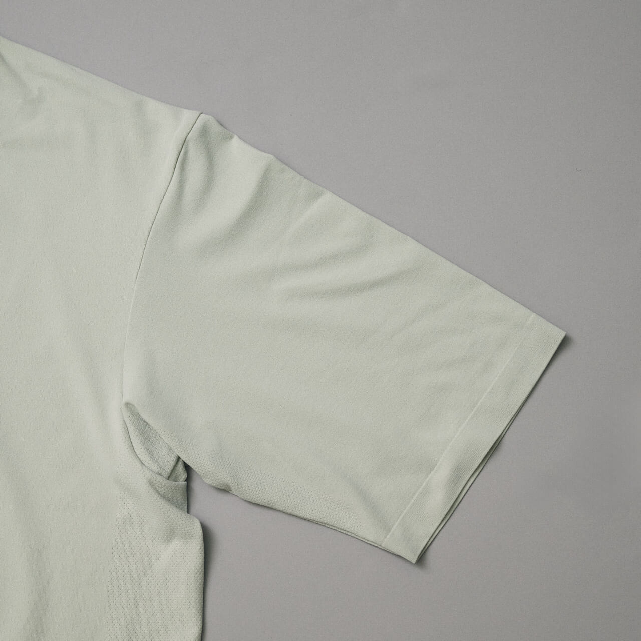 ユニクロの涼しいトップス　ユニクロ ユーのドライEXクルーネックTシャツの袖