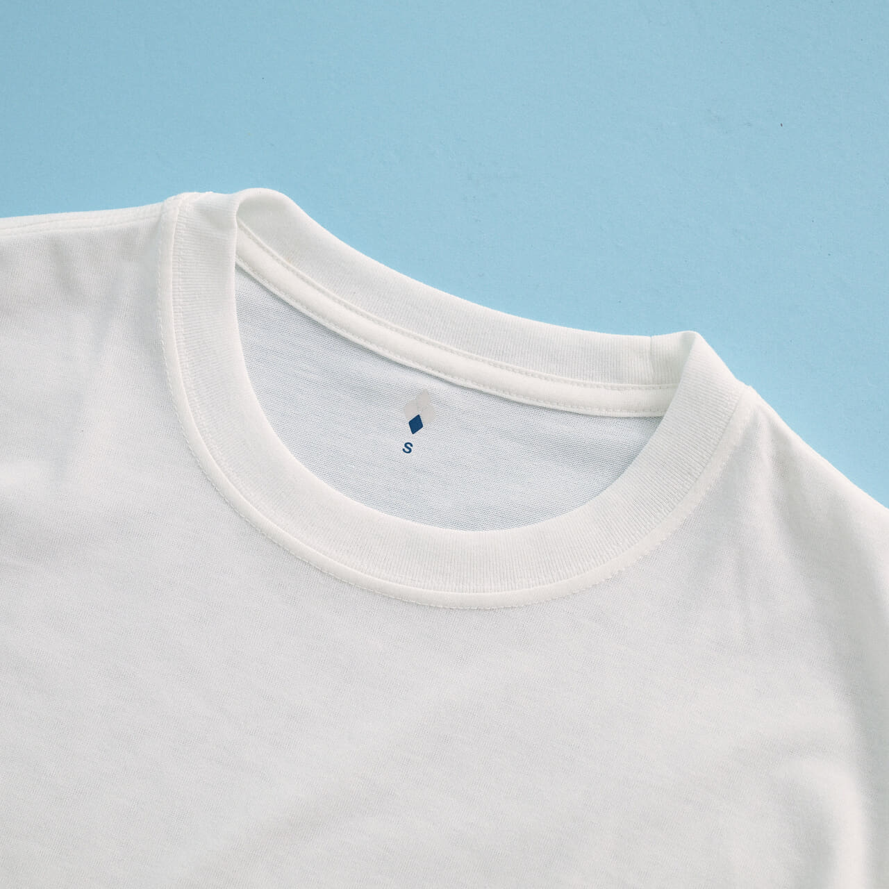 「モンベル」の名作白Tシャツ「WIC.T」のネック