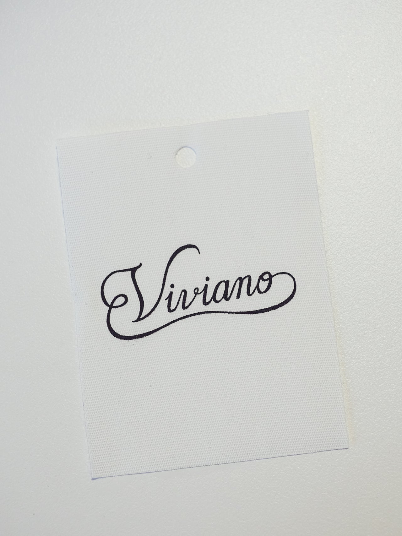 「VIVIANO」現在の筆記体のブランドロゴ