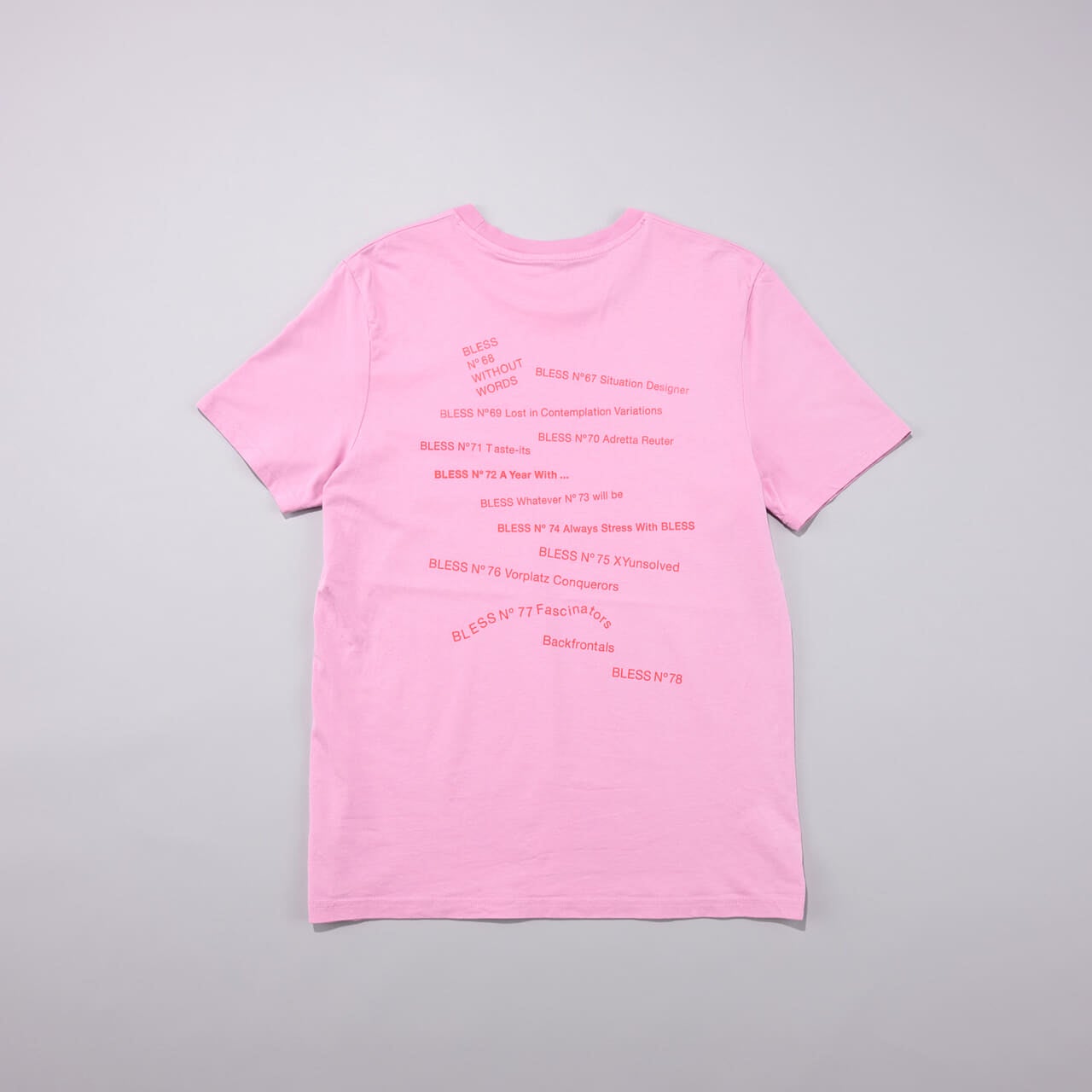 ブレスのTシャツのバックロゴ