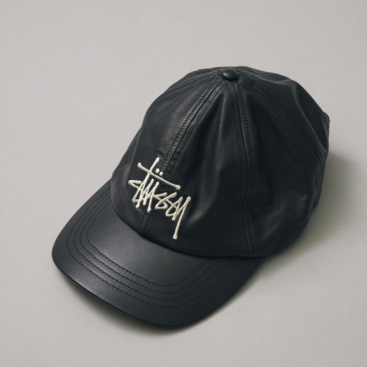 stussy レザーキャップ