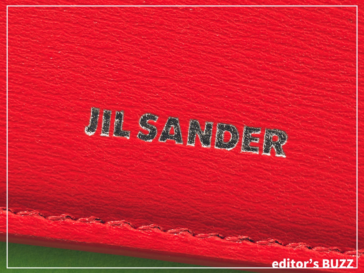 新人エディターのポケットの中身。「ジル サンダー」のカードケースのおかげでキャッシュレスな私は財布いらず。[編集者の愛用私物 #205]