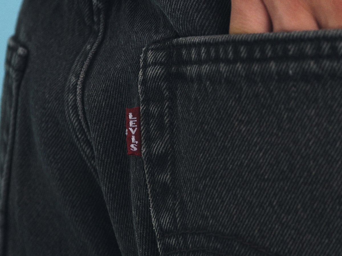 ファミマ、リーバイス®…「黒いショートパンツ」の涼しい正解着こなし３選！