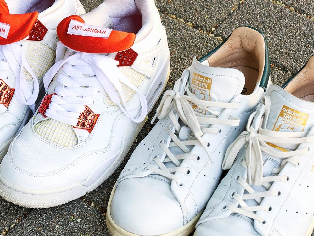 両極端な2足！ひと目惚れした「ナイキ」はエア ジョーダン４と永遠の相棒「アディダス」スタンスミス。【夏のメジャースニーカースナップ／DAY15】