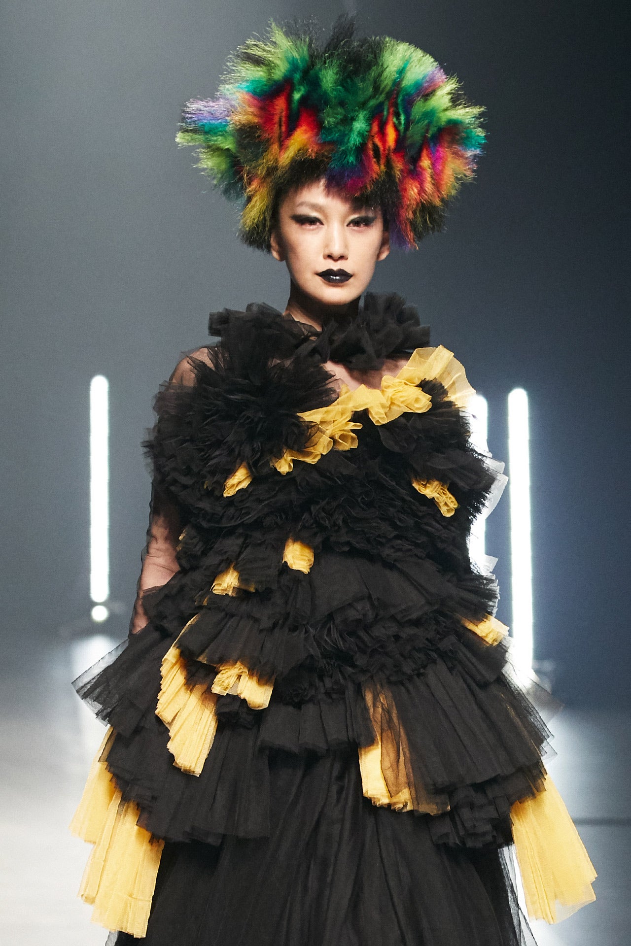 「ヴィヴィアーノ・スー」の3回目のコレクション、2018年秋冬のランウェイ3