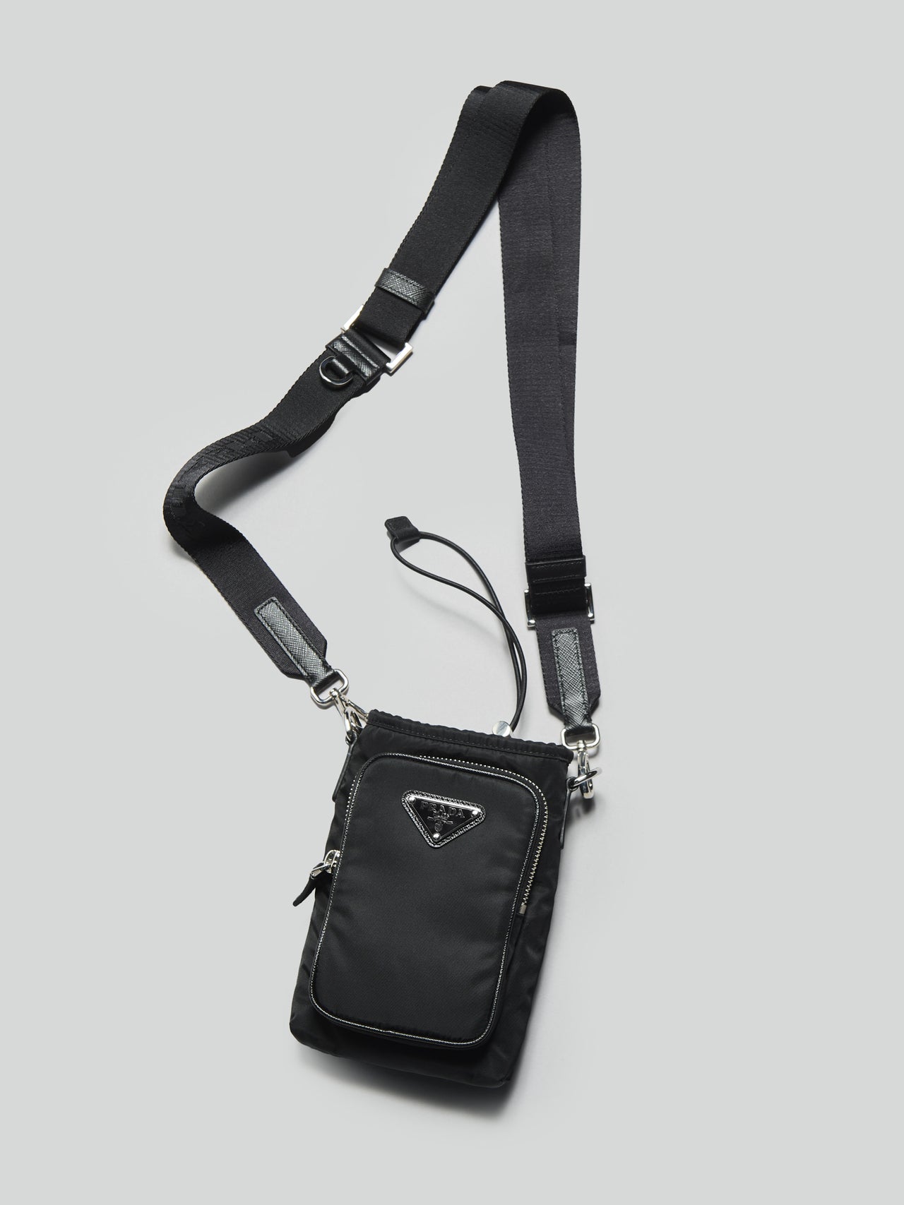 プラダの黒いRe-Nylon スマートフォンケース
