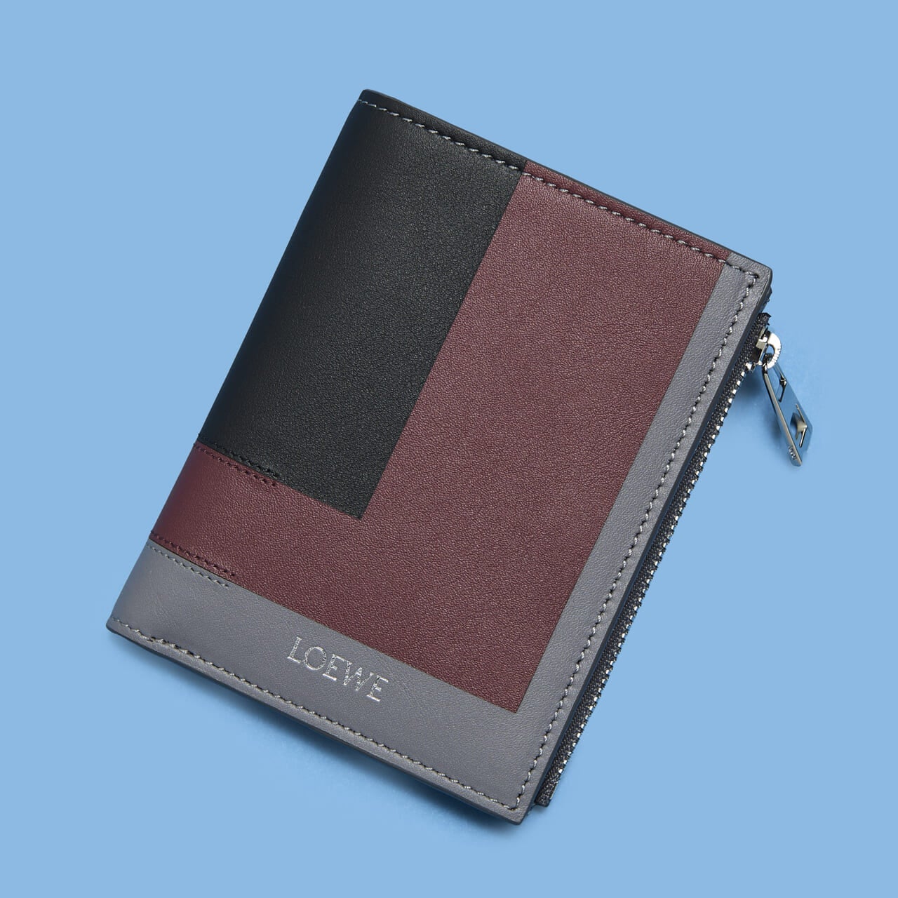 ロエベのスリム コンパクトウォレット