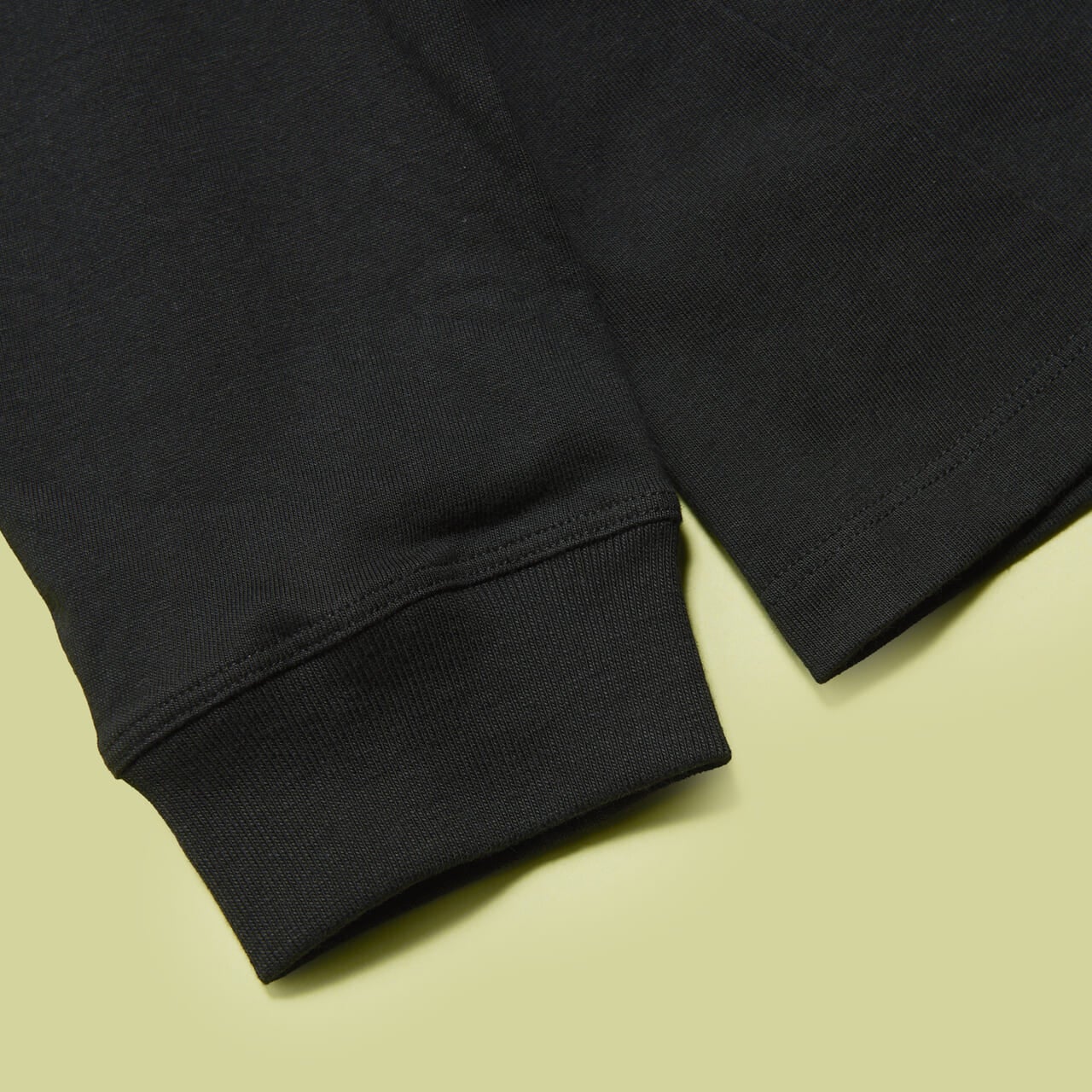アークテリクスのクラッグ コットン ロングスリーブ Tシャツの袖口