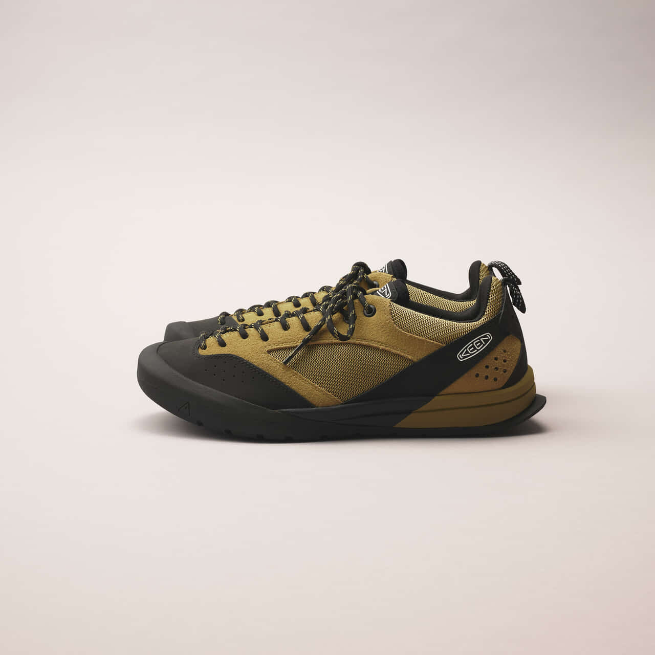 エディターが愛用するKEEN（キーン）のアウトドアスニーカー ジャスパースリーのサイド