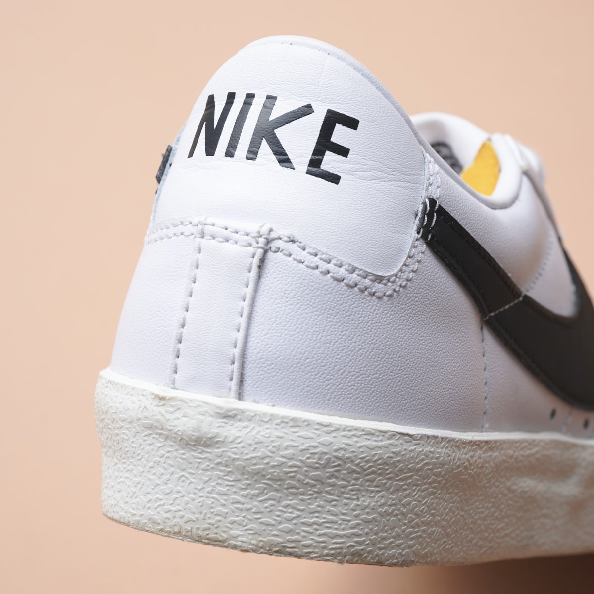 9月に買うべきナイキ の新作スニーカー /BLAZER LOW 77 VNTGのヒール