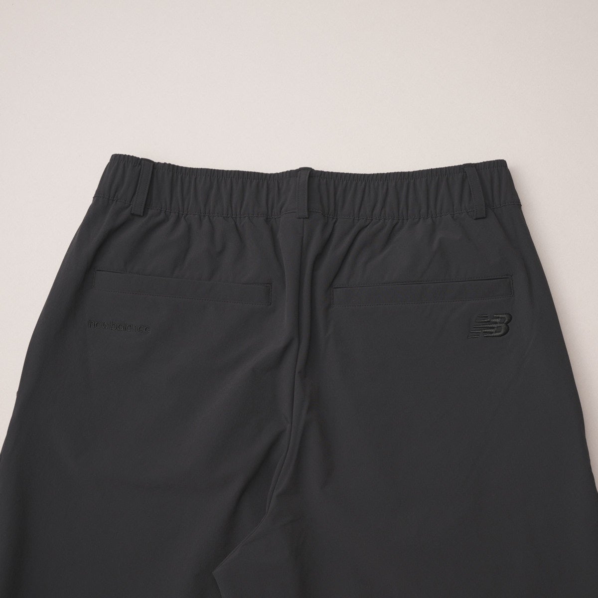 ニューバランスの愛用ワイドパンツ NB Grey Wide Pantのヒップまわり