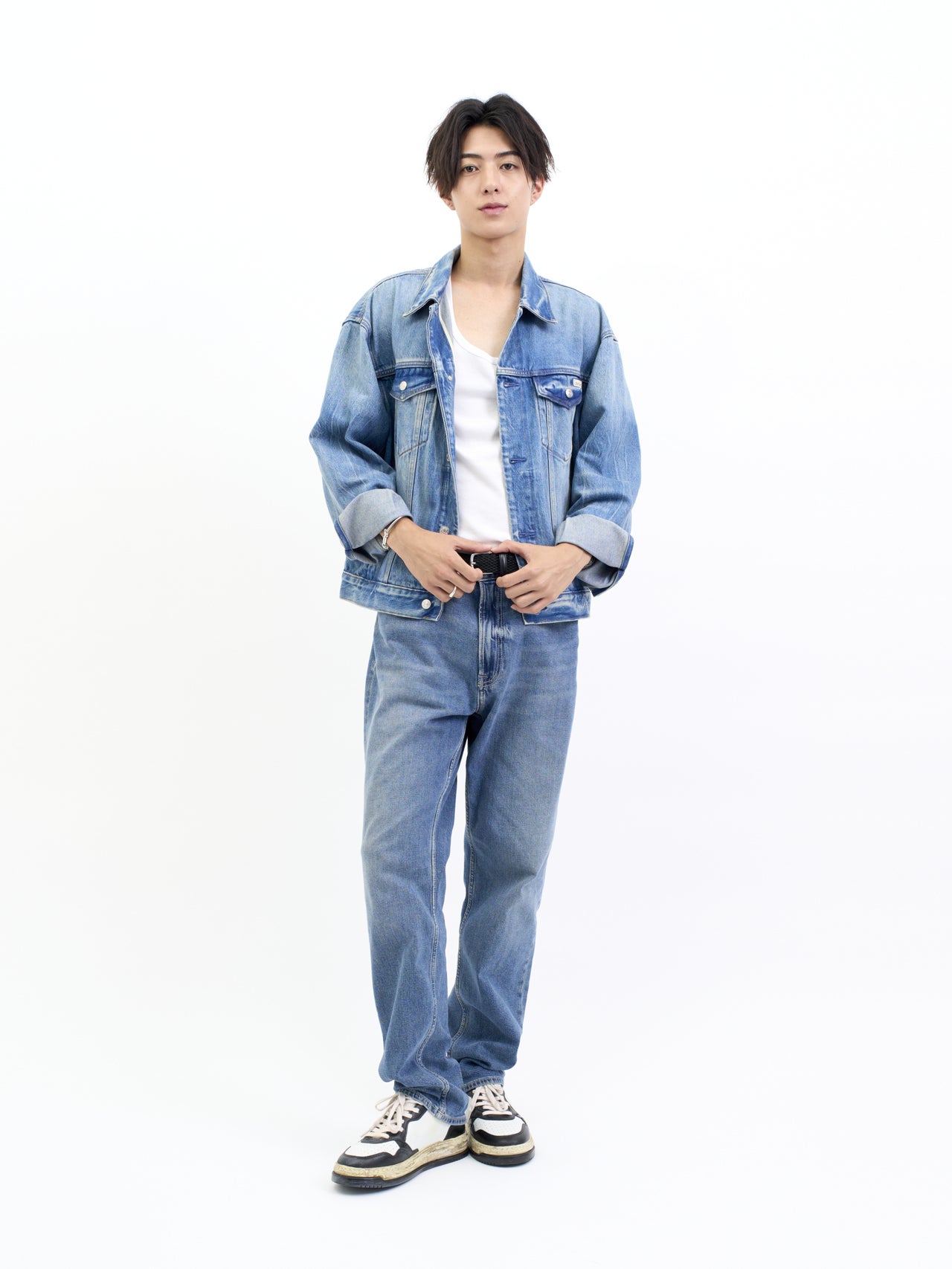 モデルオーディションファイナリスト・染矢彪我さん　私服スナップ　全身カット