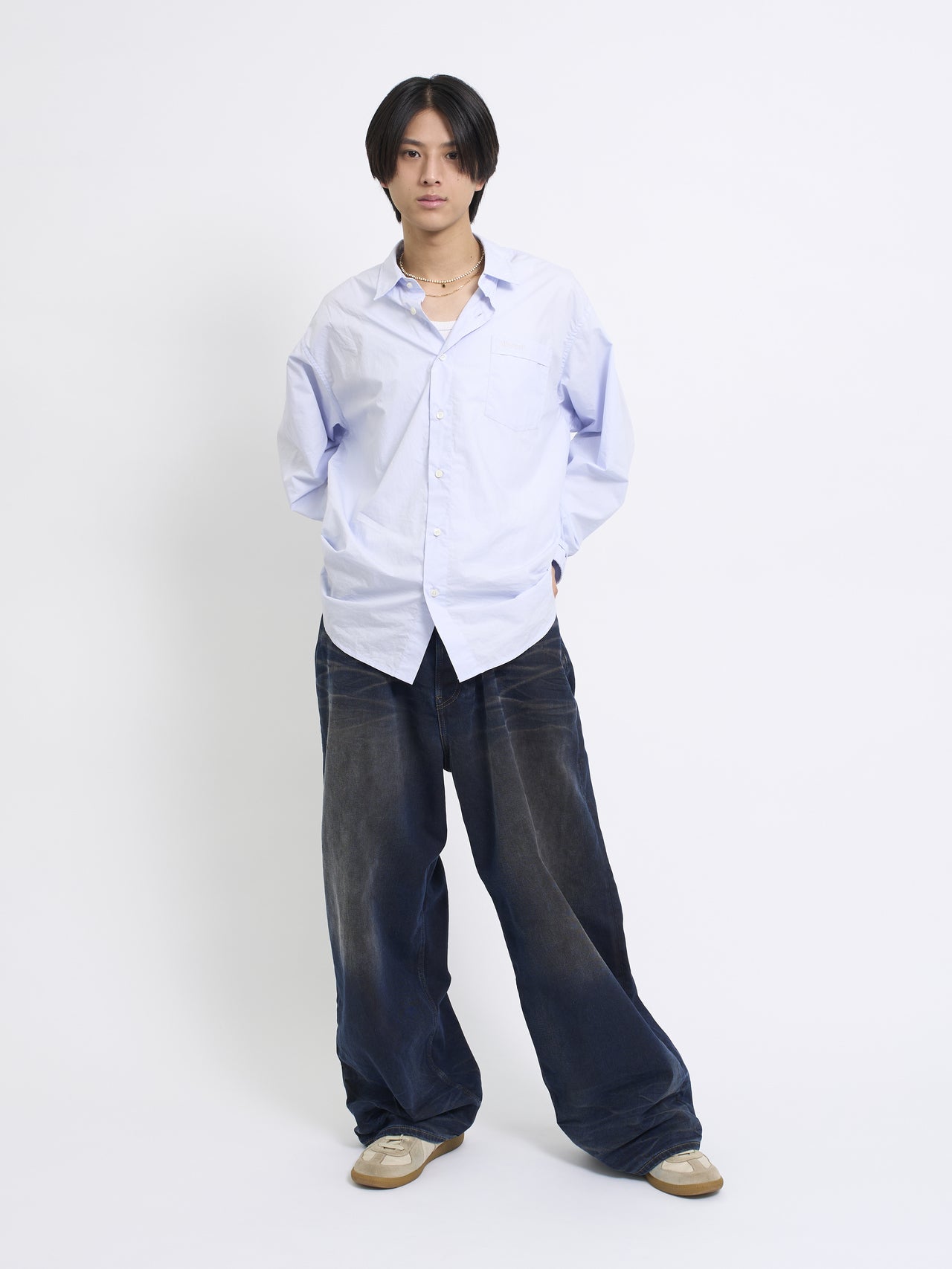 阿久根温世＿私服スナップ全身カット