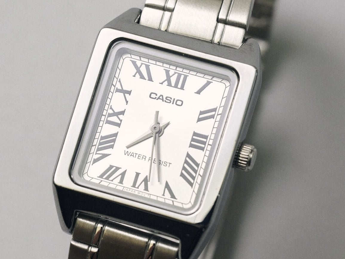 [Gallery]コスパ最強の「チープカシオ」で１番高見え!? フォーマルもいけちゃうスクエアフェイスが愛しすぎる！[編集者の愛用私物 #221]