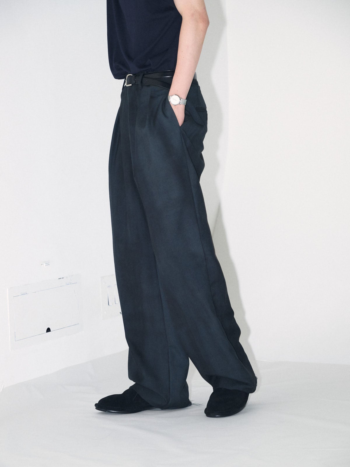 アンデコレイテッドのスラックスのサイド
