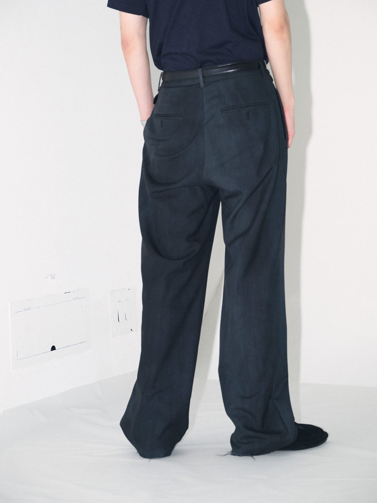 アンデコレイテッドのスラックスのバック