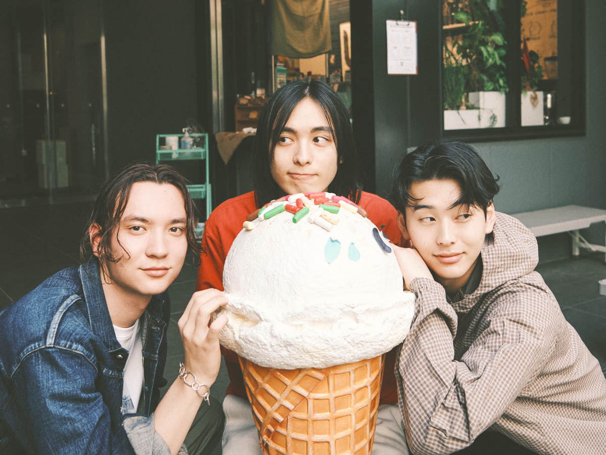 専属モデル１年目の海谷遠音・石川愛大・嵐翔真が“これから”について語る！　連載『何話す？』の限定アザーカットを公開