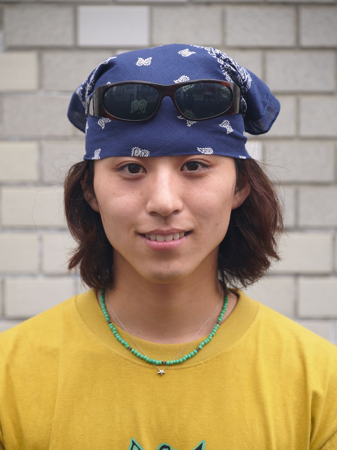 揺れる毛先がバンダナと好相性なニュアンスボブ