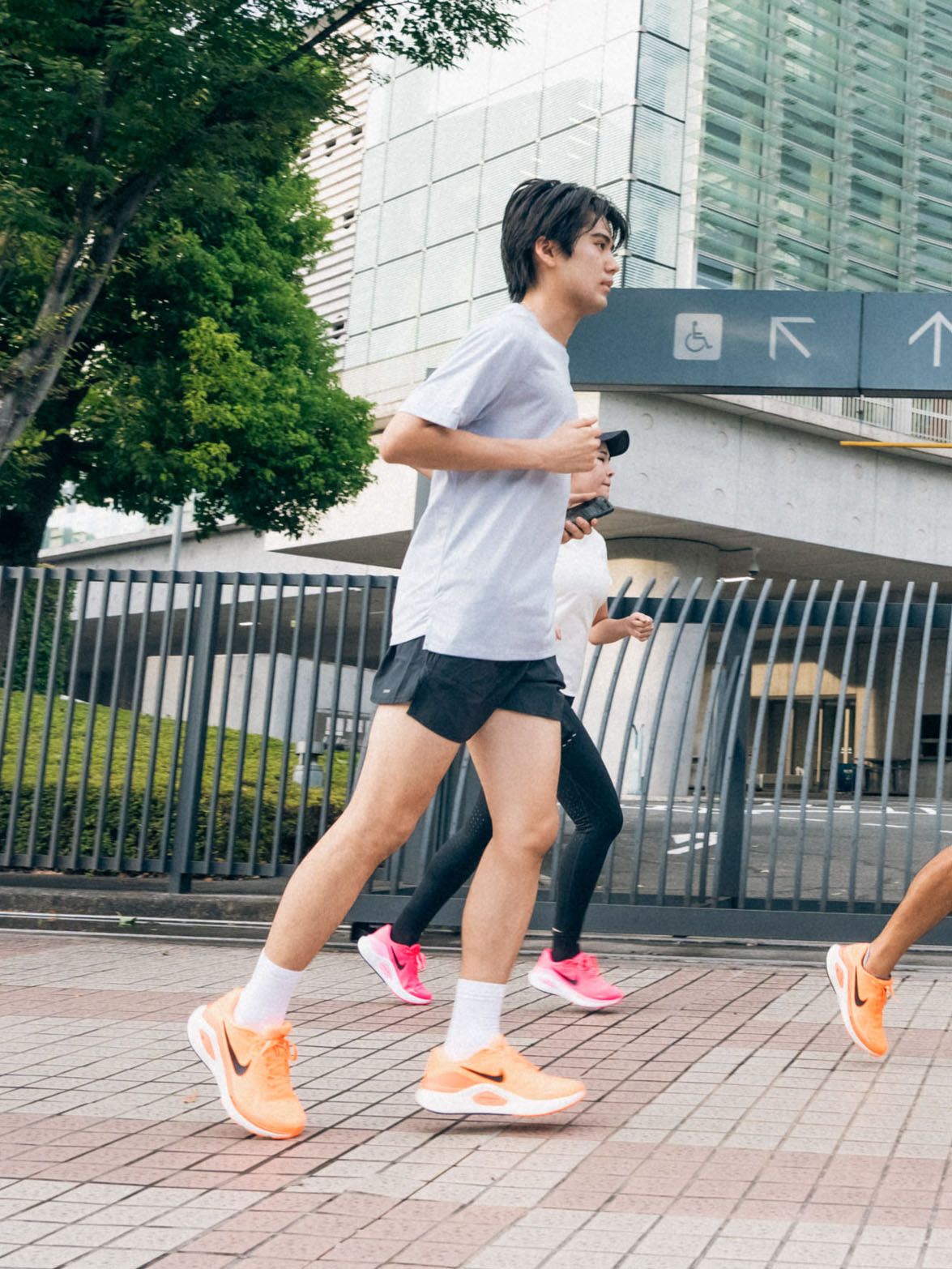 「ナイキ ストラクチャー 26」¥16,500（税込） 　稲井孝太朗 試着　メンズノンノモデル　ランニング中