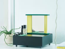 玄関やデスクに。身だしなみを整える“ミニスペース”のつくり方[Interior – 今月のインテリア]