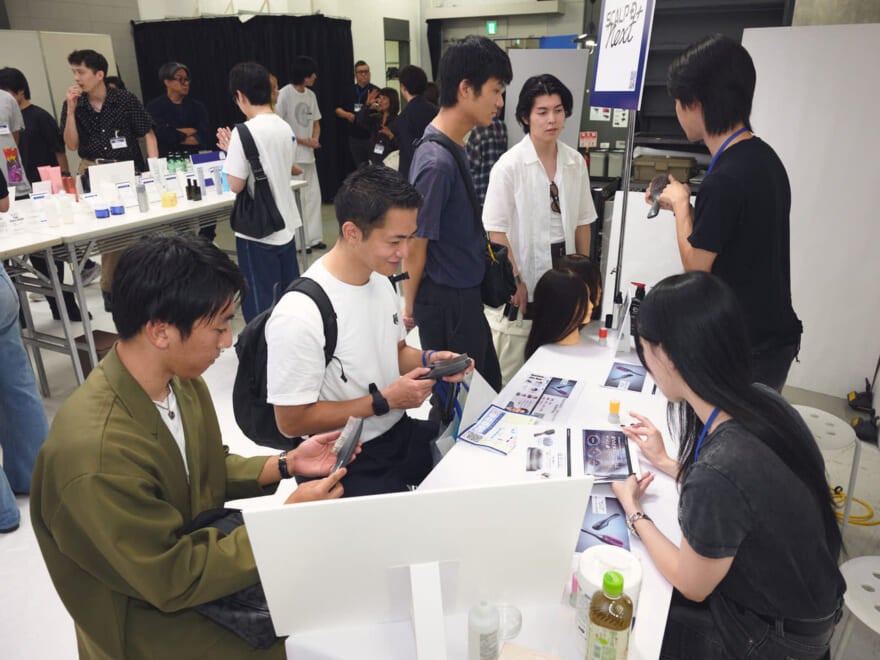 スカルプDブースの様子読者